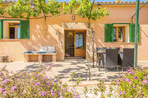 thumbnail: Front of property