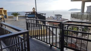 thumbnail: Exterior detail