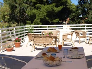 thumbnail: Breakfast area