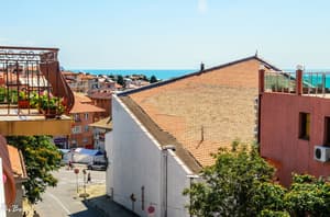 thumbnail: Balcony view