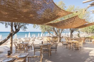 thumbnail: Outdoor dining