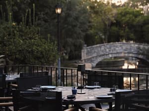 thumbnail: Outdoor dining
