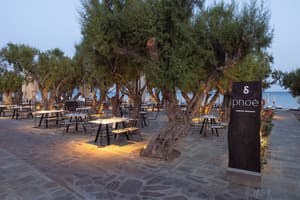 thumbnail: Outdoor dining