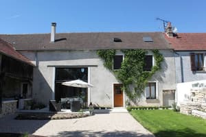 thumbnail: Front of property