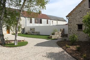 thumbnail: Property entrance