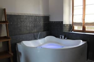 thumbnail: Jetted tub