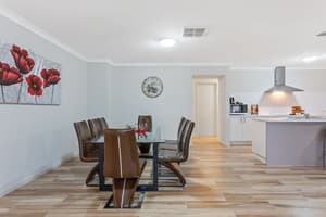 thumbnail: Family dining