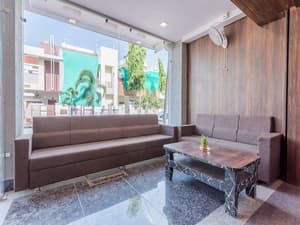 thumbnail: Lobby sitting area