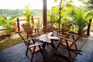 thumbnail: Outdoor dining