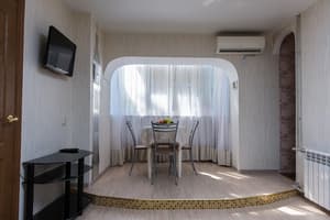 thumbnail: In-room dining