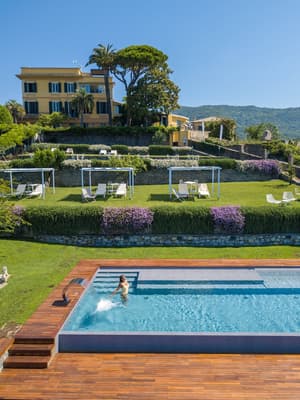 thumbnail: Front of property
