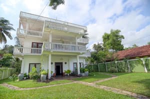 thumbnail: Front of property