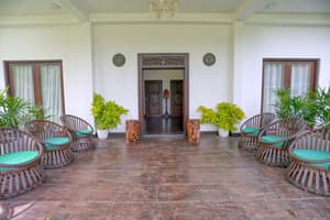 thumbnail: Property entrance