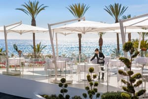 thumbnail: Outdoor dining