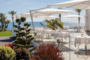 thumbnail: Outdoor dining