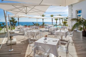 thumbnail: Outdoor dining