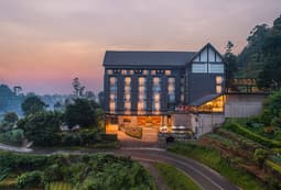 The Golden Ridge Hotel