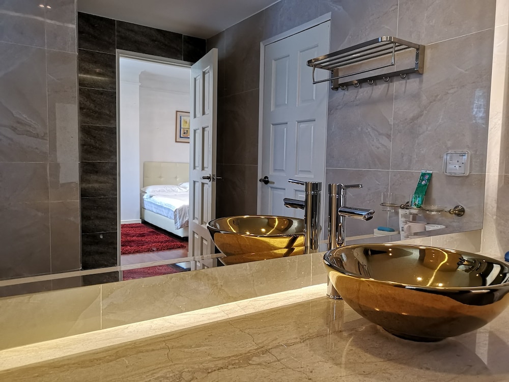 Bathroom sink
