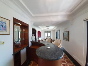 thumbnail: Bar (on property)