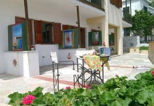 thumbnail: Outdoor dining