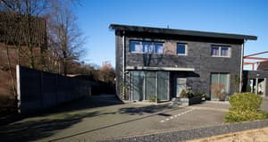 thumbnail: Front of property