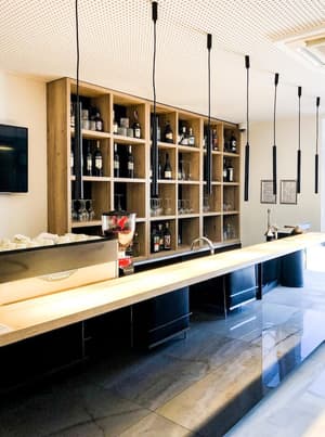 thumbnail: Bar (on property)