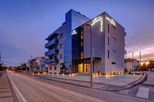 thumbnail: Exterior