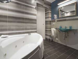 thumbnail: Jetted tub