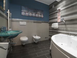 thumbnail: Jetted tub