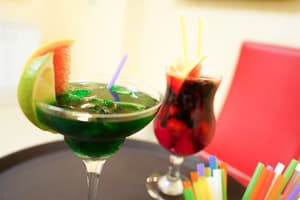 thumbnail: Swim-up bar