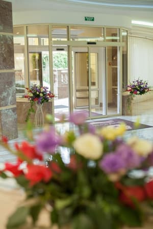 thumbnail: Interior entrance