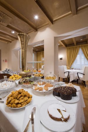 thumbnail: Breakfast buffet