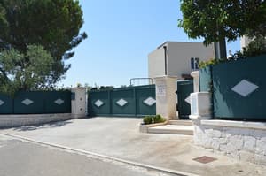 thumbnail: Exterior