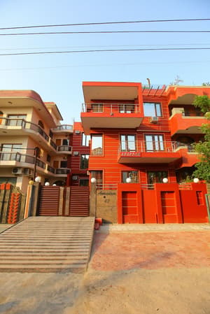 thumbnail: Exterior detail