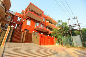 thumbnail: Exterior detail