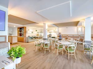 thumbnail: Breakfast area