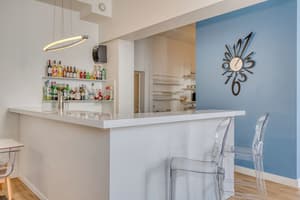 thumbnail: Bar (on property)