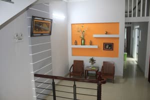 thumbnail: Lobby sitting area