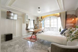 thumbnail: Room
