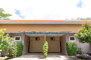 thumbnail: Front of property