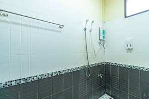 thumbnail: Bathroom shower