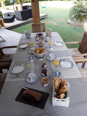 thumbnail: Breakfast area