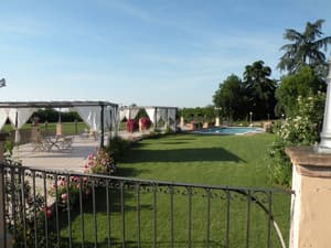 thumbnail: Exterior
