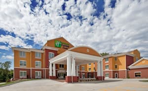 Holiday Inn Express Hotel & Stes Kansas City Sports Complex