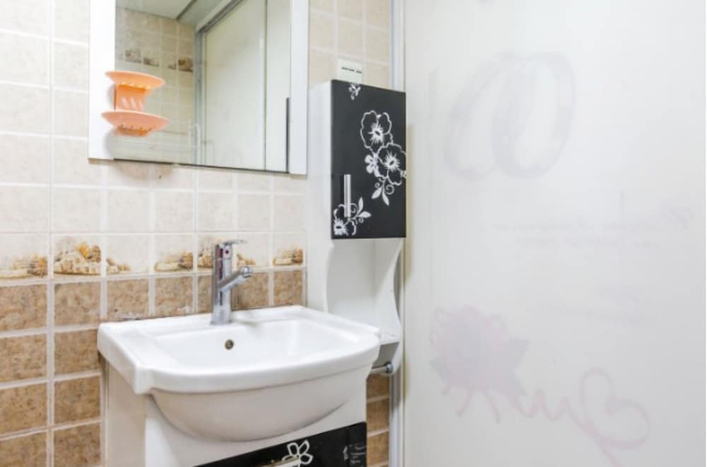 Bathroom sink