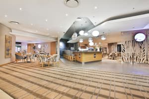 thumbnail: Bar (on property)
