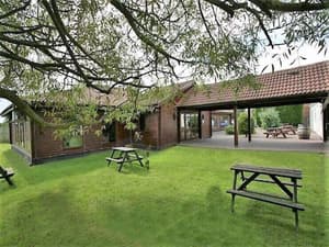 thumbnail: Bar (on property)