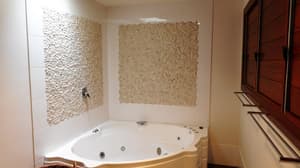 thumbnail: Bathroom amenities