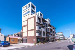 thumbnail: Exterior