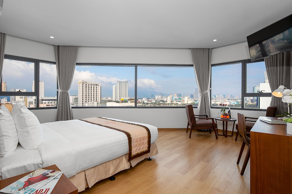 Deep soaking bathtub